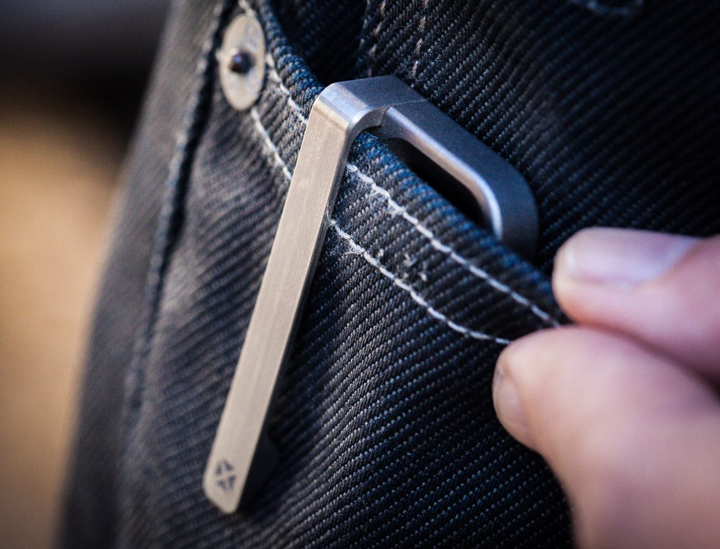 Mountaineering buckle，strong，Titanium metal，durable，