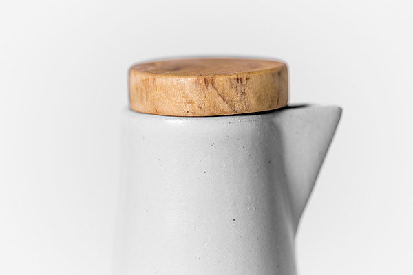 On board.，oil bottle，Porcelain glass，ceramics，