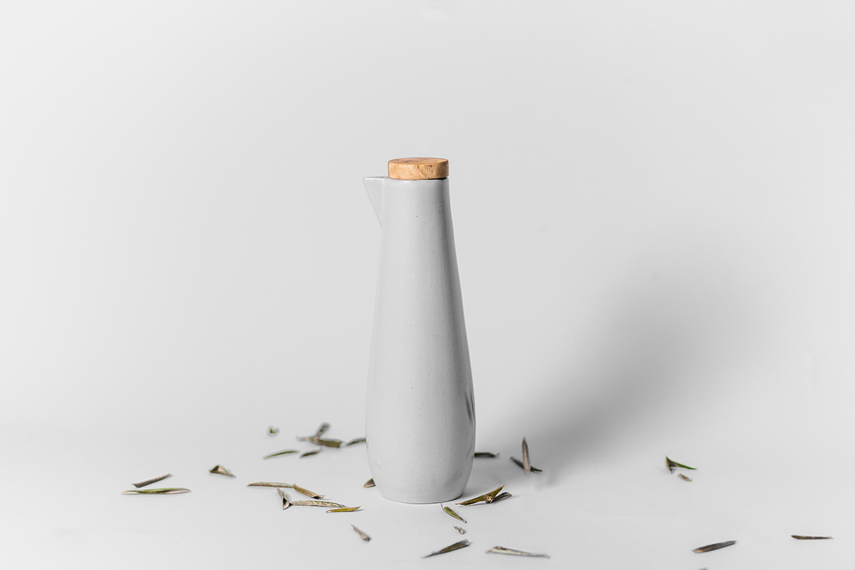 On board.，oil bottle，Porcelain glass，ceramics，