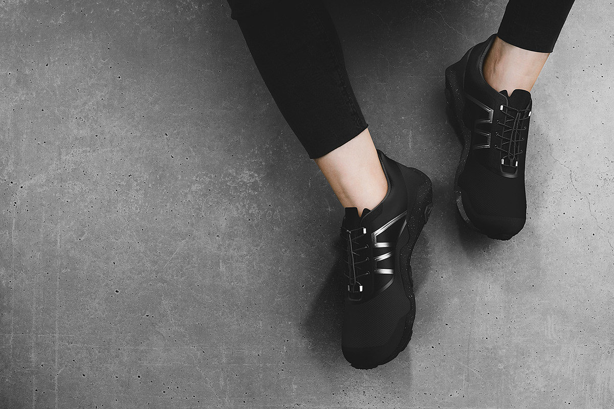 运动鞋，舒适，黑色，手绘，