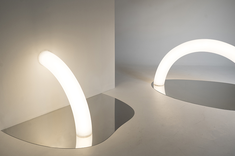 chair，lighting，Sculpture，Scenery，indoor，