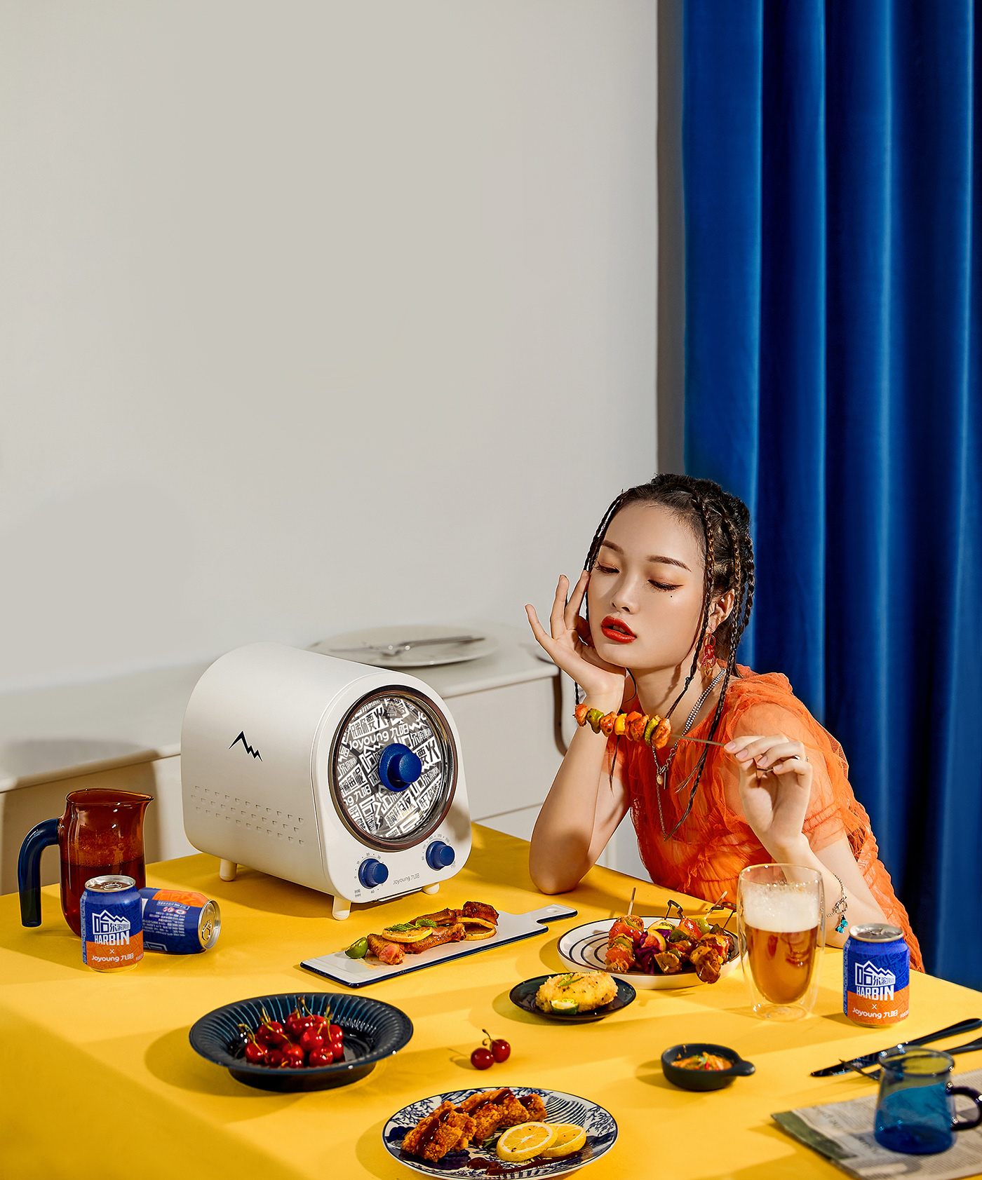 Kebab roaster，young，rotate，fashion，Photography，