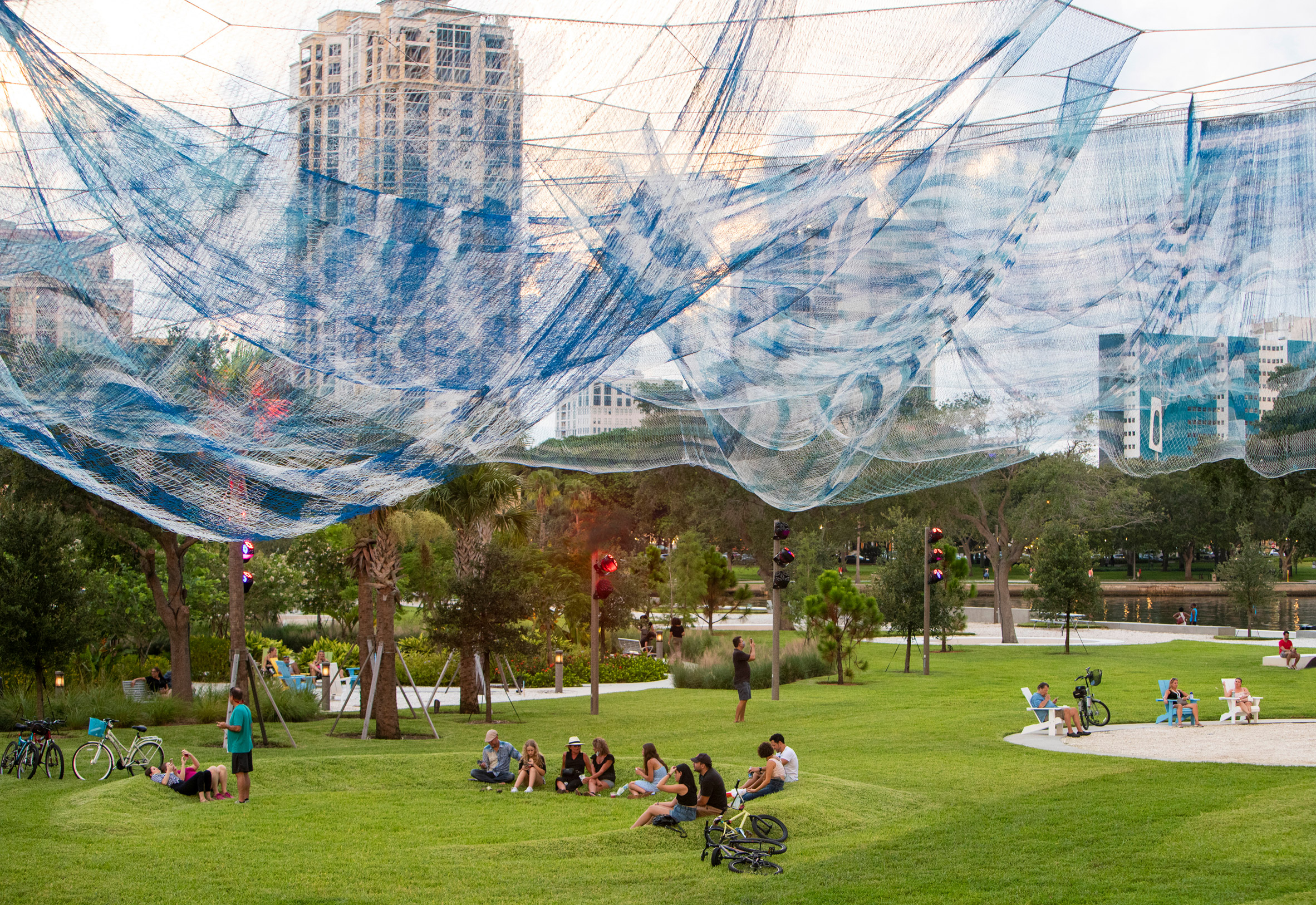 Woven sculpture，Outdoor architecture，Janet Echelman，architectural art，
