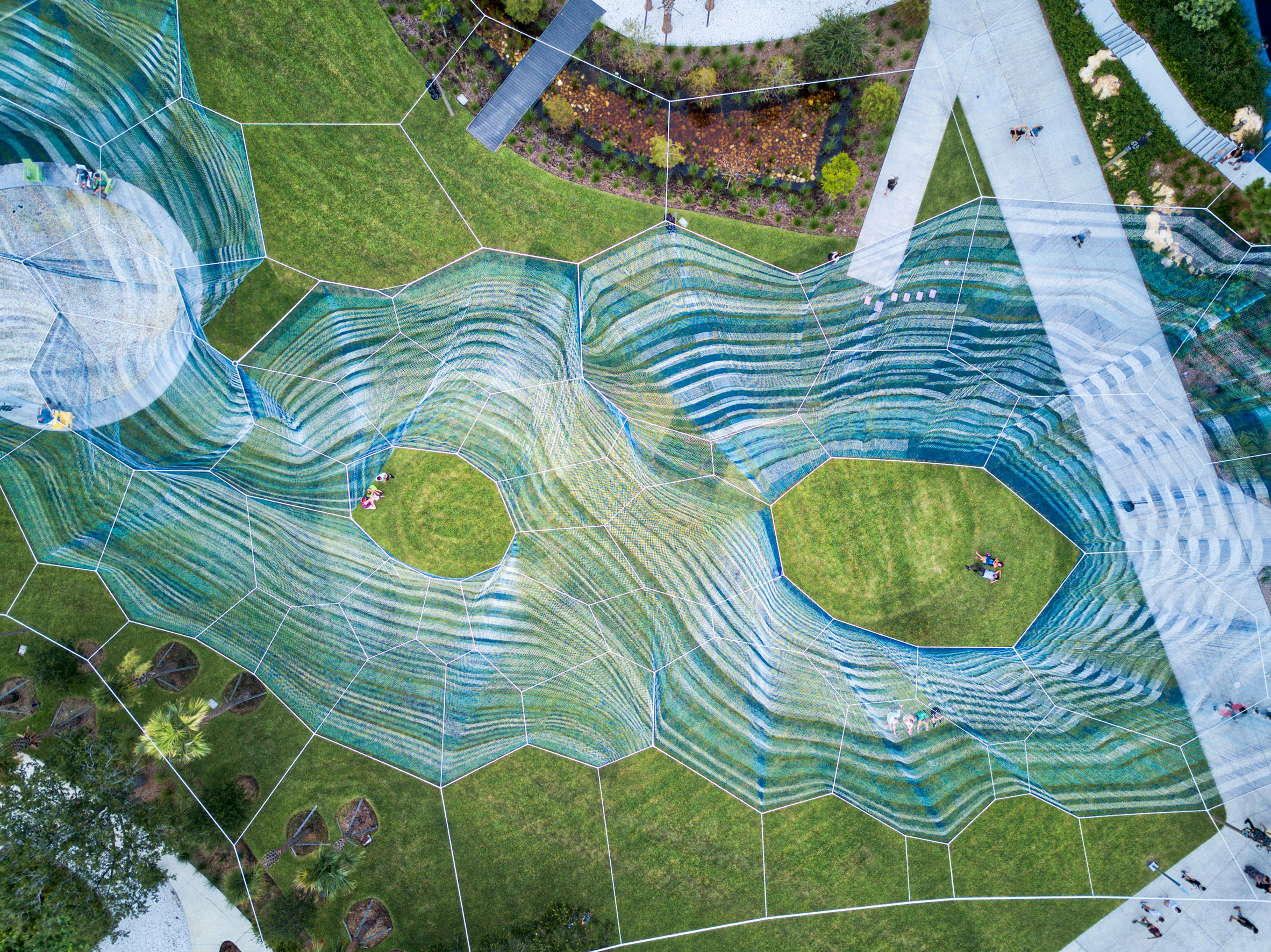 Woven sculpture，Outdoor architecture，Janet Echelman，architectural art，