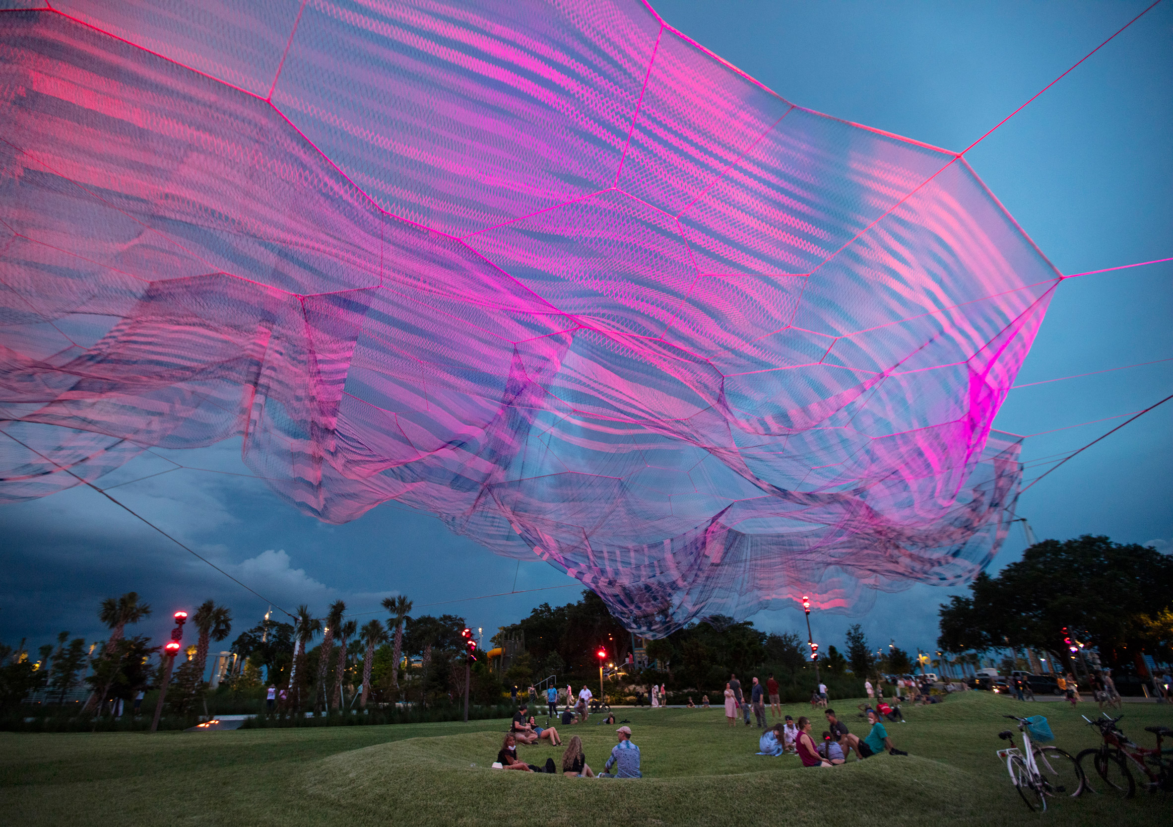 Woven sculpture，Outdoor architecture，Janet Echelman，architectural art，