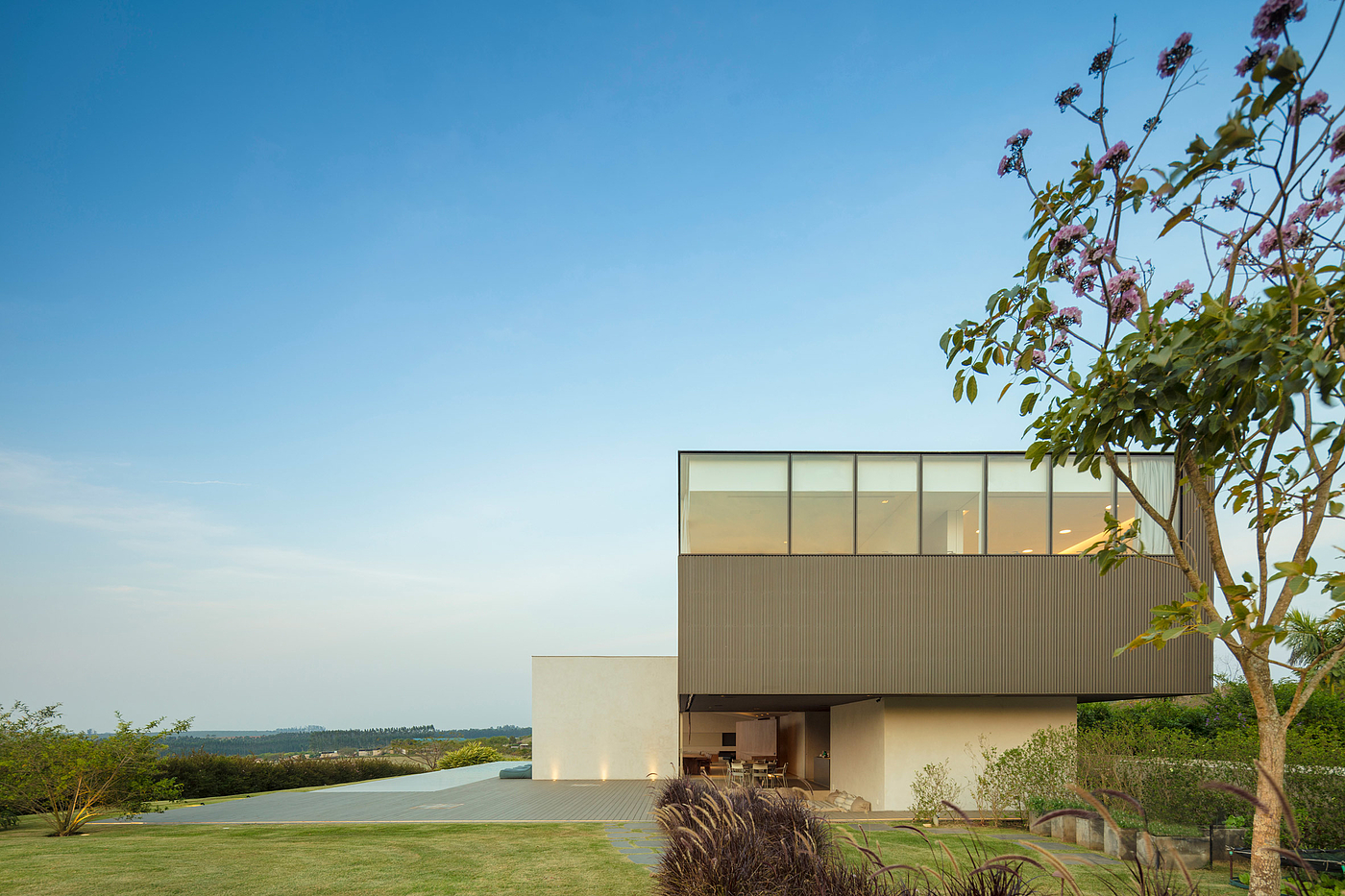 residence，on vacation，leisure time，solar energy，