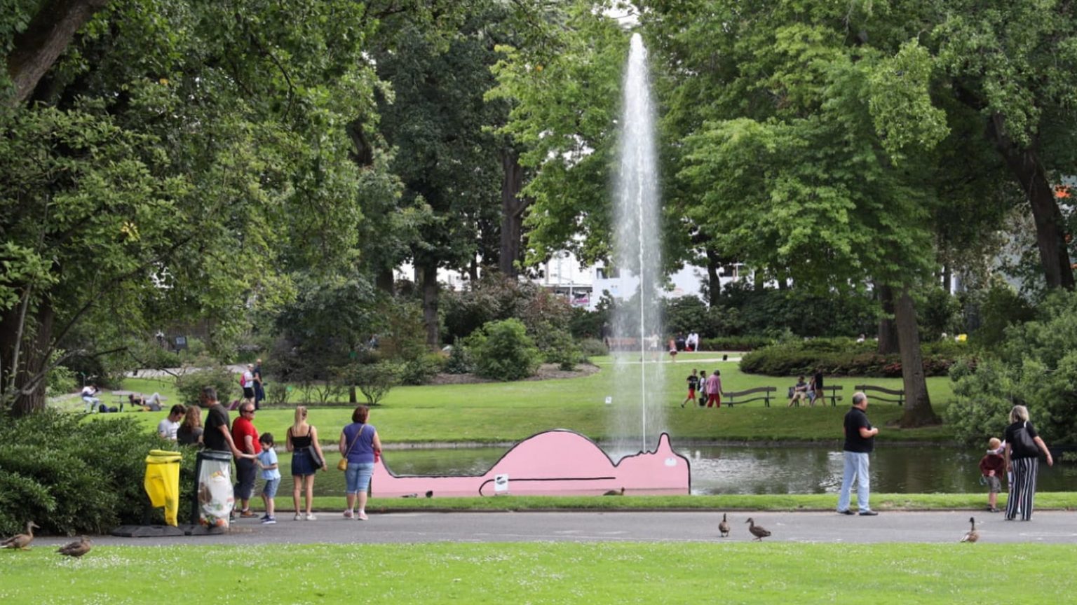 Sculpture，Graffiti，Polyurethane foam，Metal，France，Botanical Garden，