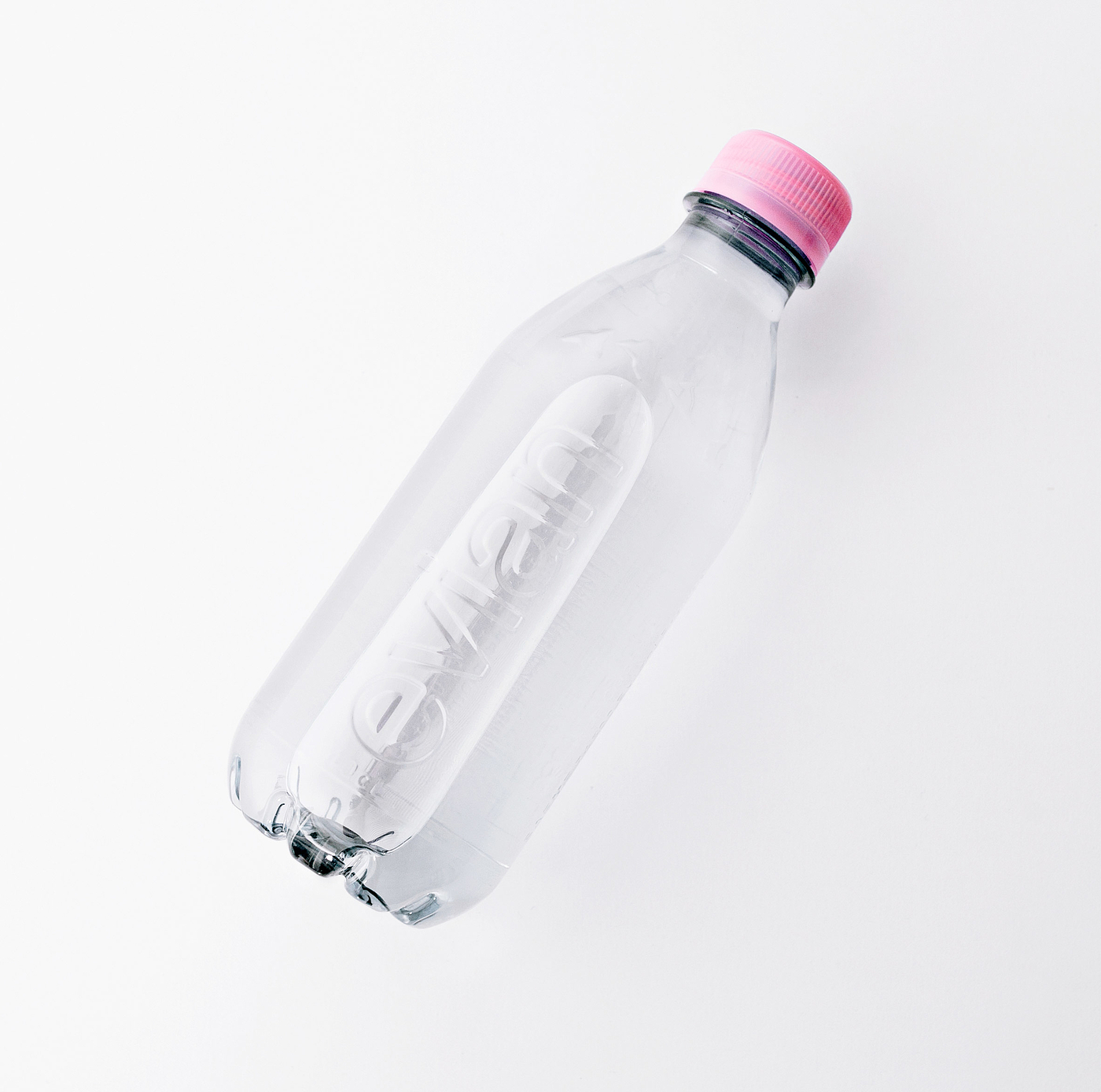 依云，矿泉水瓶，环保，再生塑料，