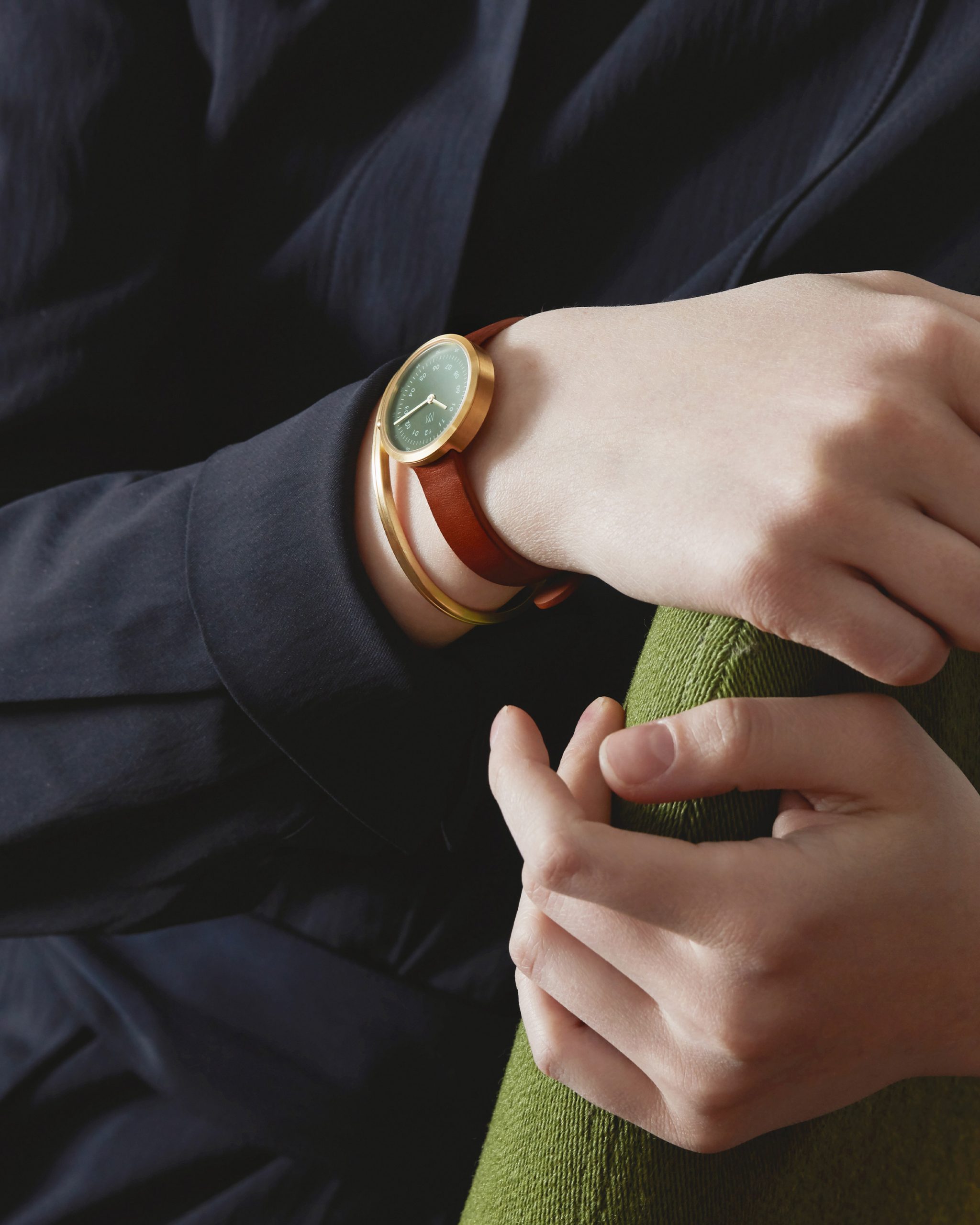 Wrist watch，Minimalism，Hong Kong，currency，