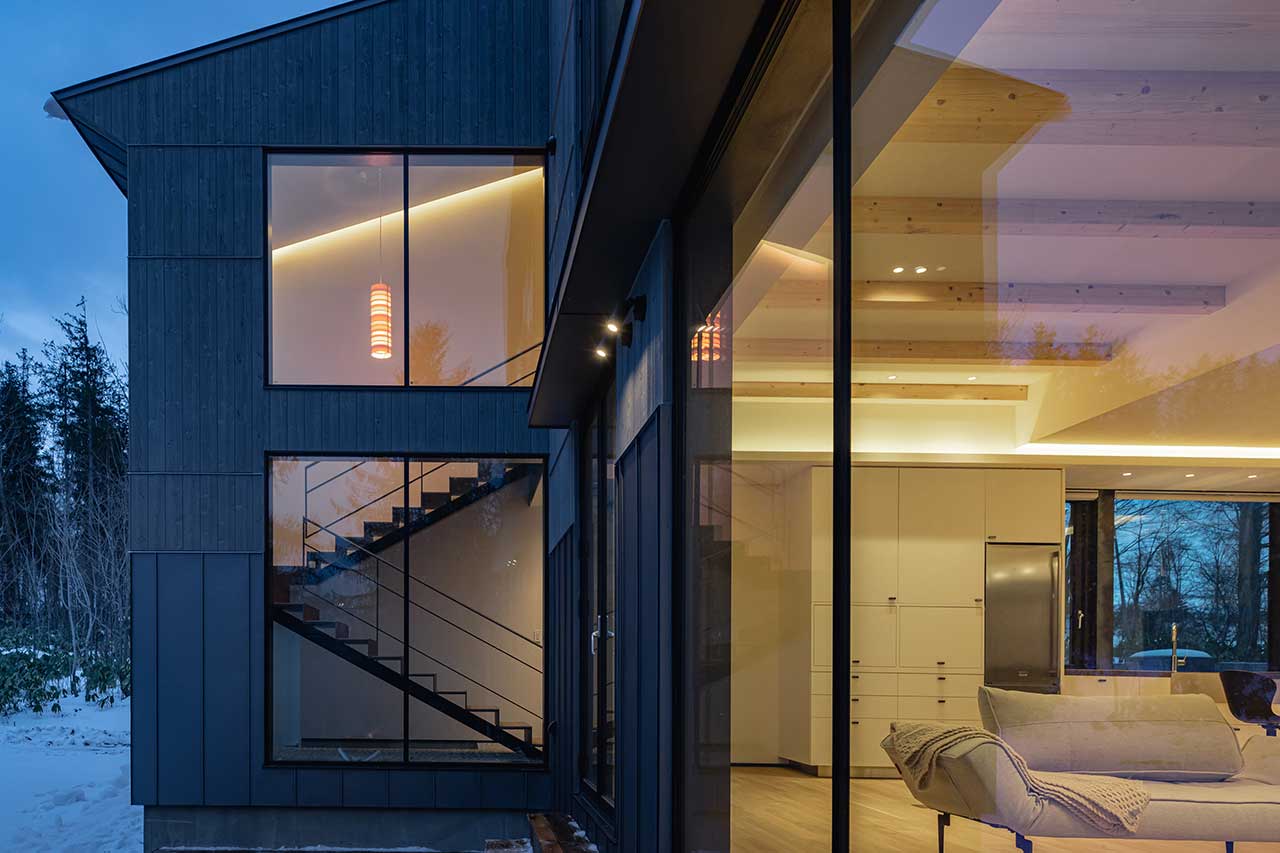 farmhouse，Yotei mountain，forest，heavy snow，