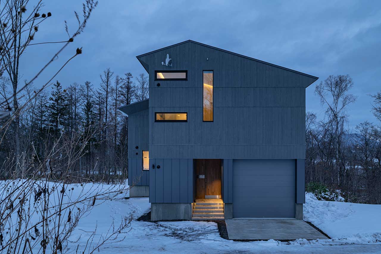 farmhouse，Yotei mountain，forest，heavy snow，