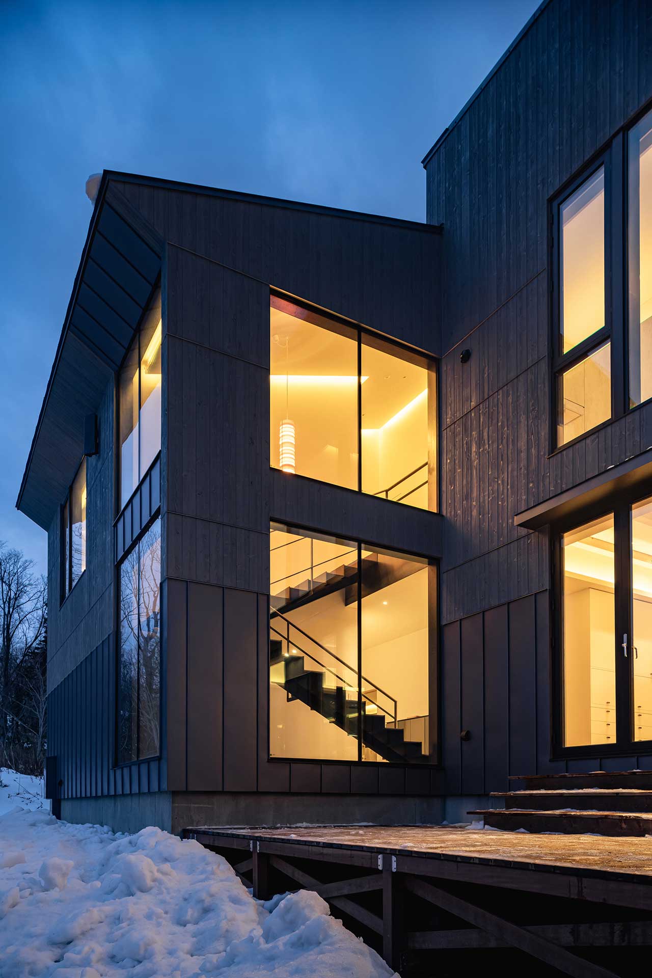 farmhouse，Yotei mountain，forest，heavy snow，