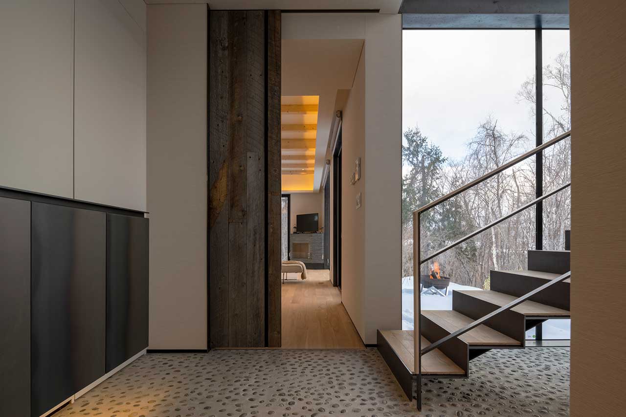 farmhouse，Yotei mountain，forest，heavy snow，