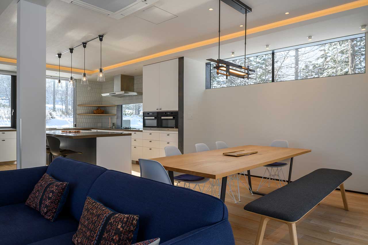 farmhouse，Yotei mountain，forest，heavy snow，