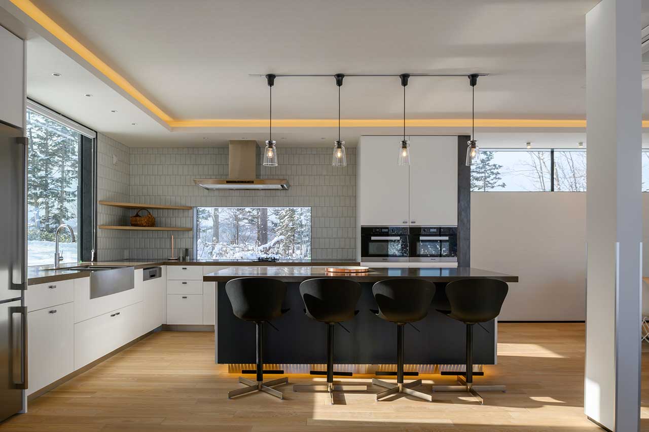 farmhouse，Yotei mountain，forest，heavy snow，