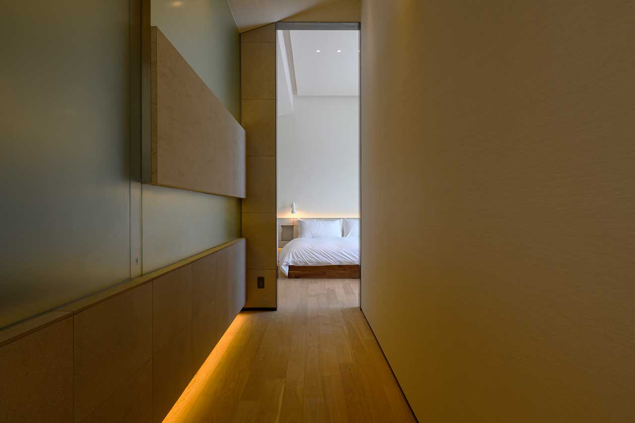 farmhouse，Yotei mountain，forest，heavy snow，