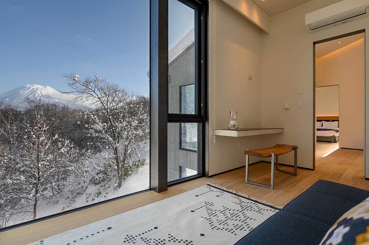 farmhouse，Yotei mountain，forest，heavy snow，