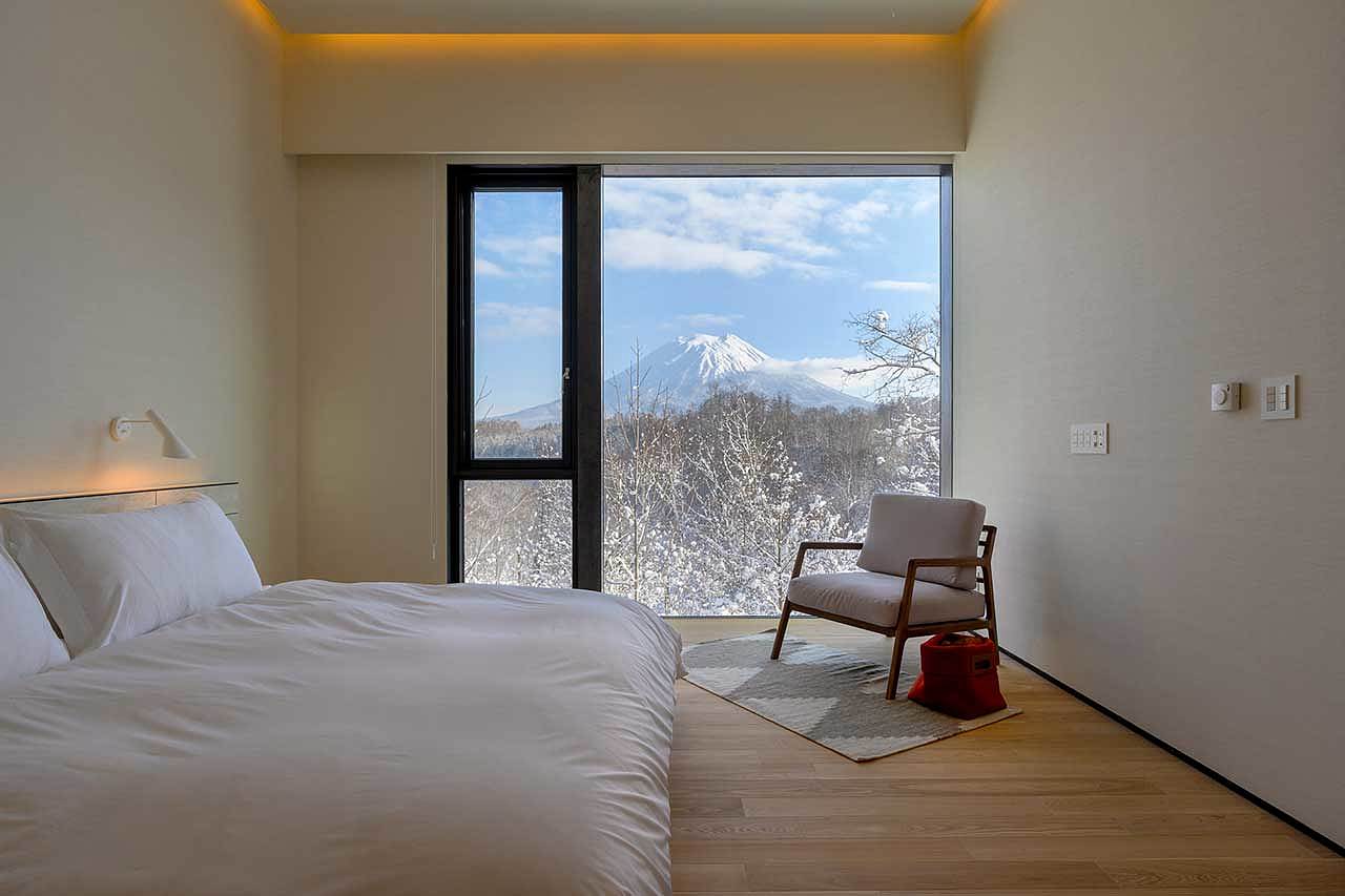 farmhouse，Yotei mountain，forest，heavy snow，