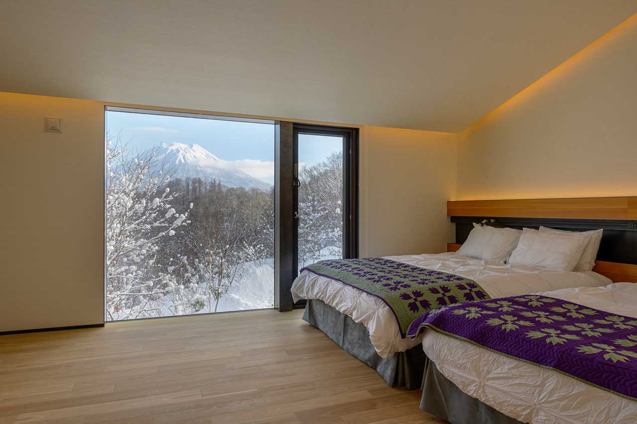 farmhouse，Yotei mountain，forest，heavy snow，