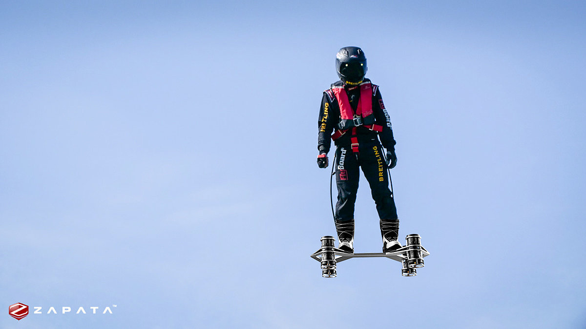 flight，outdoors，shoes，spray，