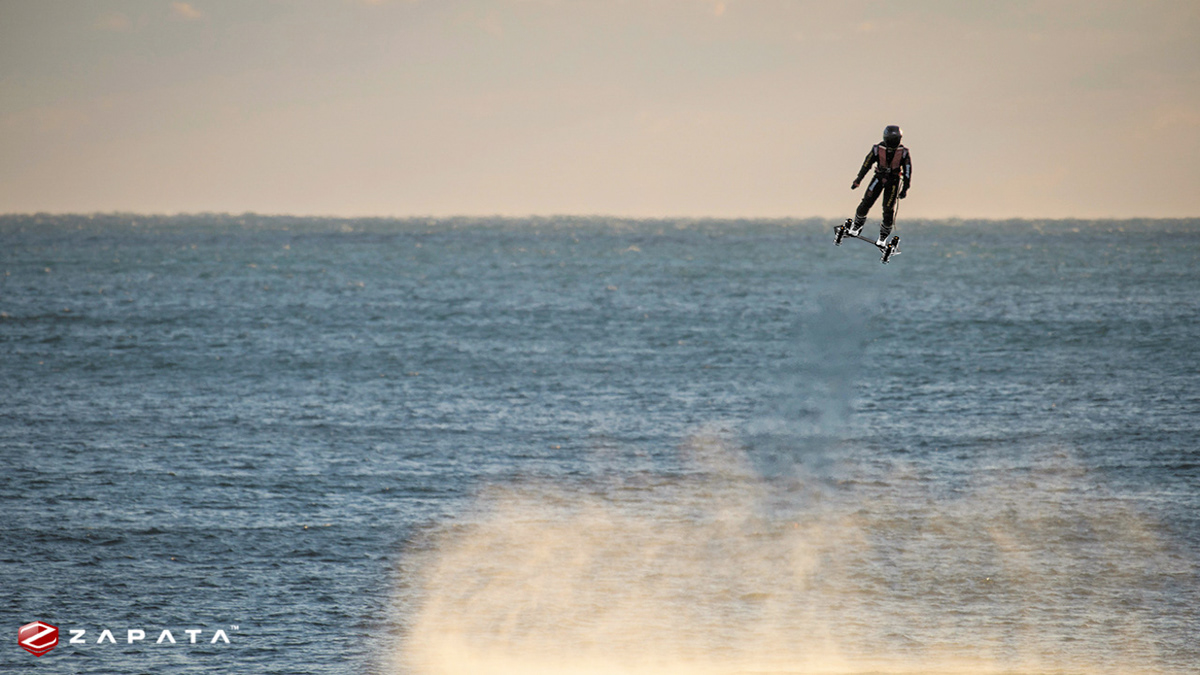 flight，outdoors，shoes，spray，