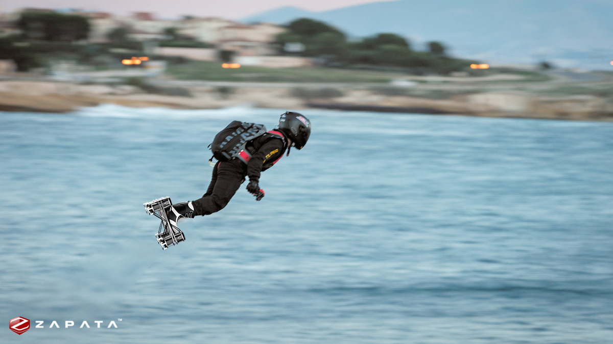 flight，outdoors，shoes，spray，