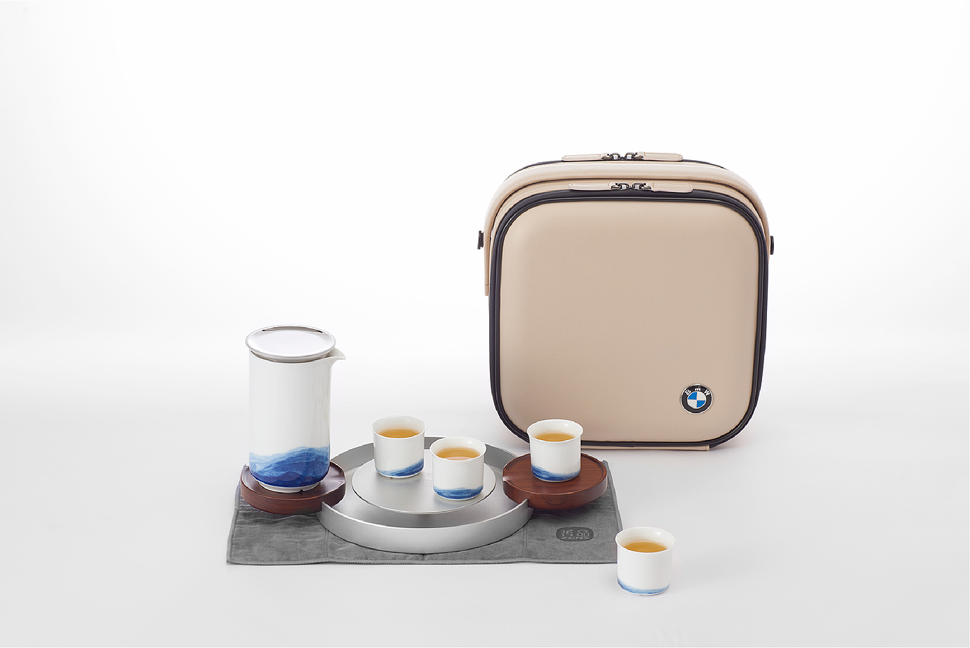 Cultural creativity and life aesthetics，Portable travel tea set，Original product design，Cultural innovation, fashion and youth，BMW zepin concept tea set，