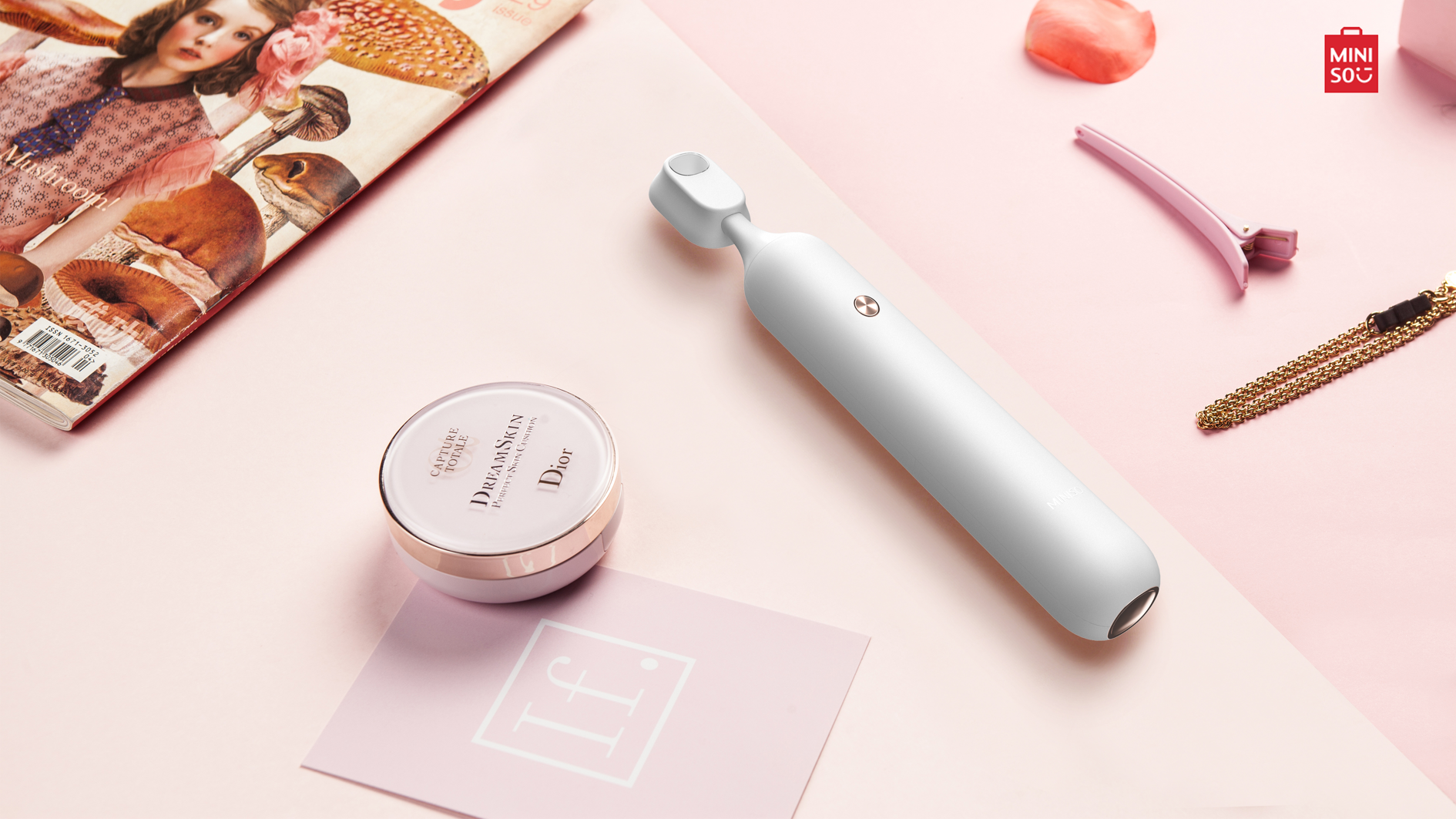 Nursing products，Nail polisher，female sex，hold，