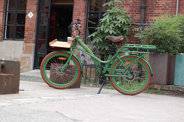 to work in an office，Bicycle，Design，originality，traffic，tool，