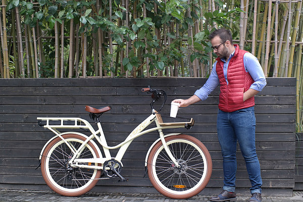 to work in an office，Bicycle，Design，originality，traffic，tool，