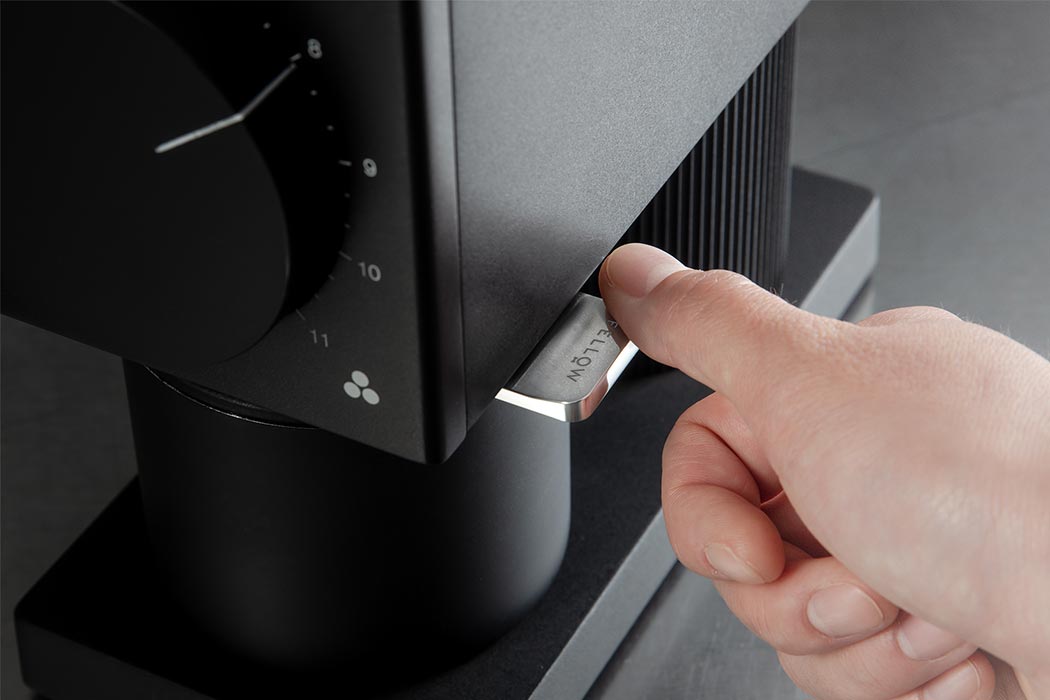 Coffee machine，grind，household，black，