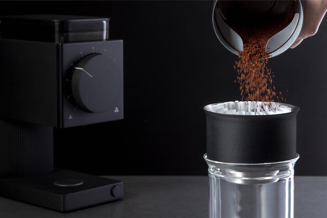 Coffee machine，grind，household，black，