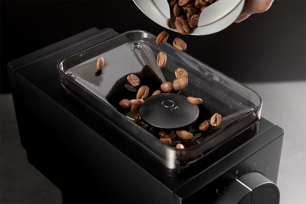 Coffee machine，grind，household，black，