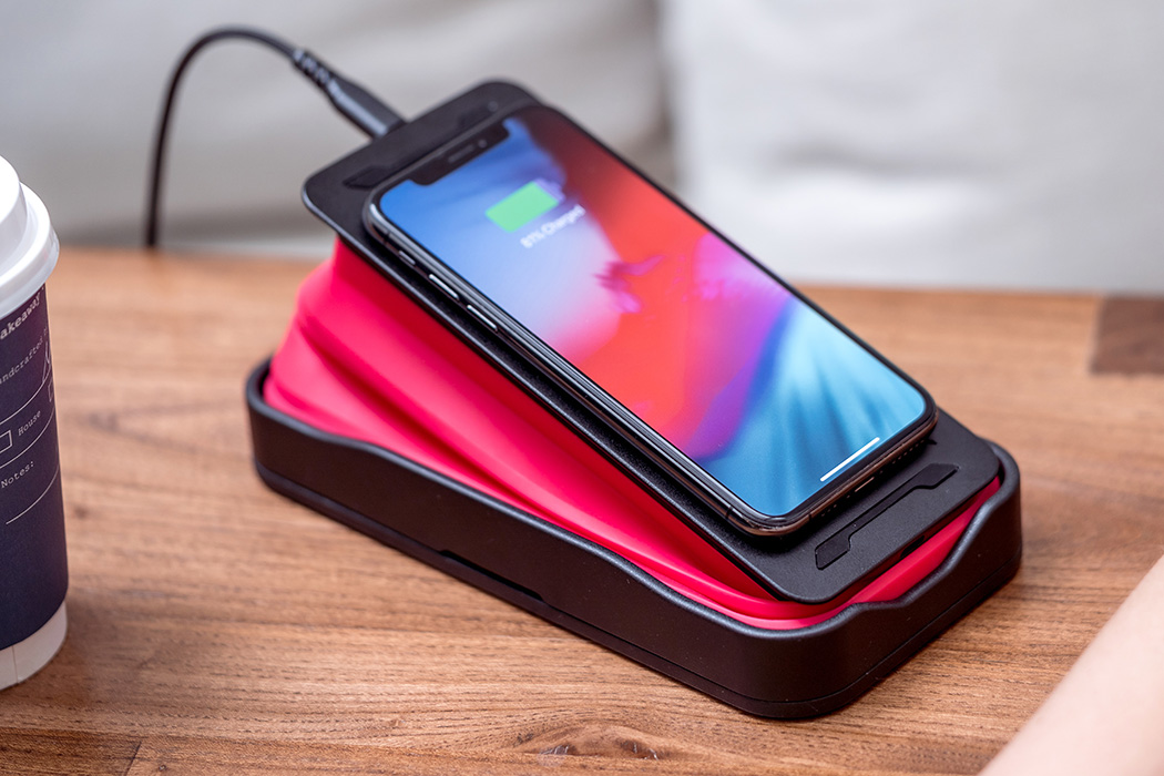 Charger，wireless charger ，disinfect，mobile phone，