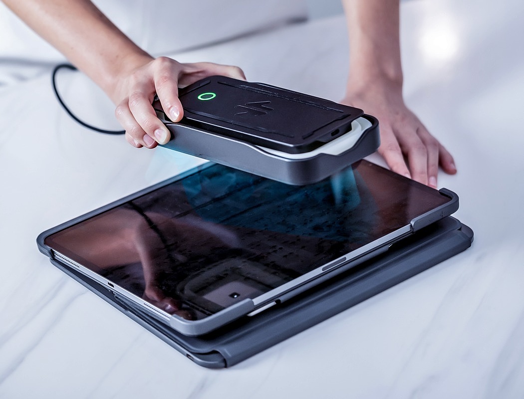 Charger，wireless charger ，disinfect，mobile phone，