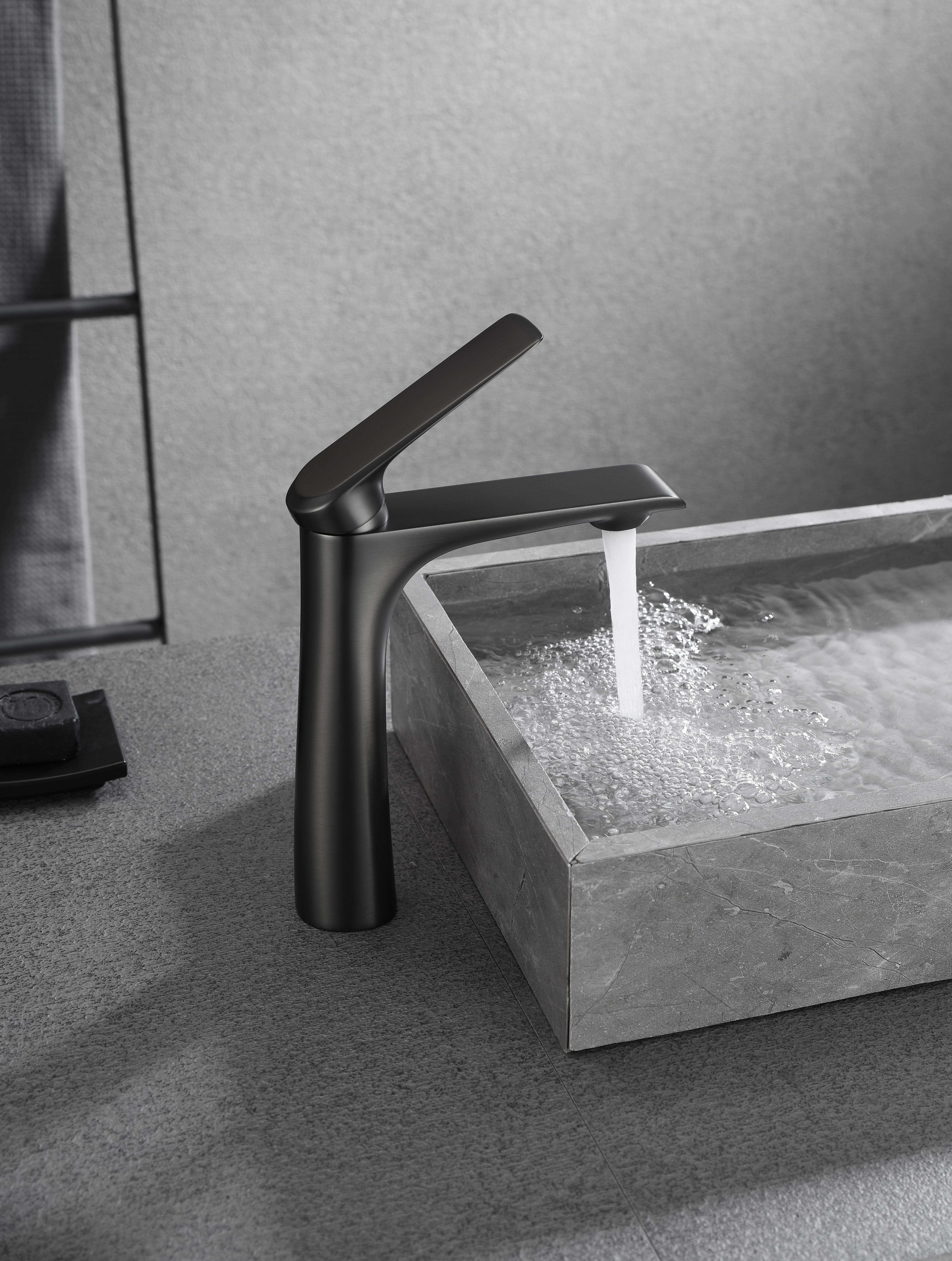 Lufthansa bathroom, drawing gun gray, looks more beautiful，