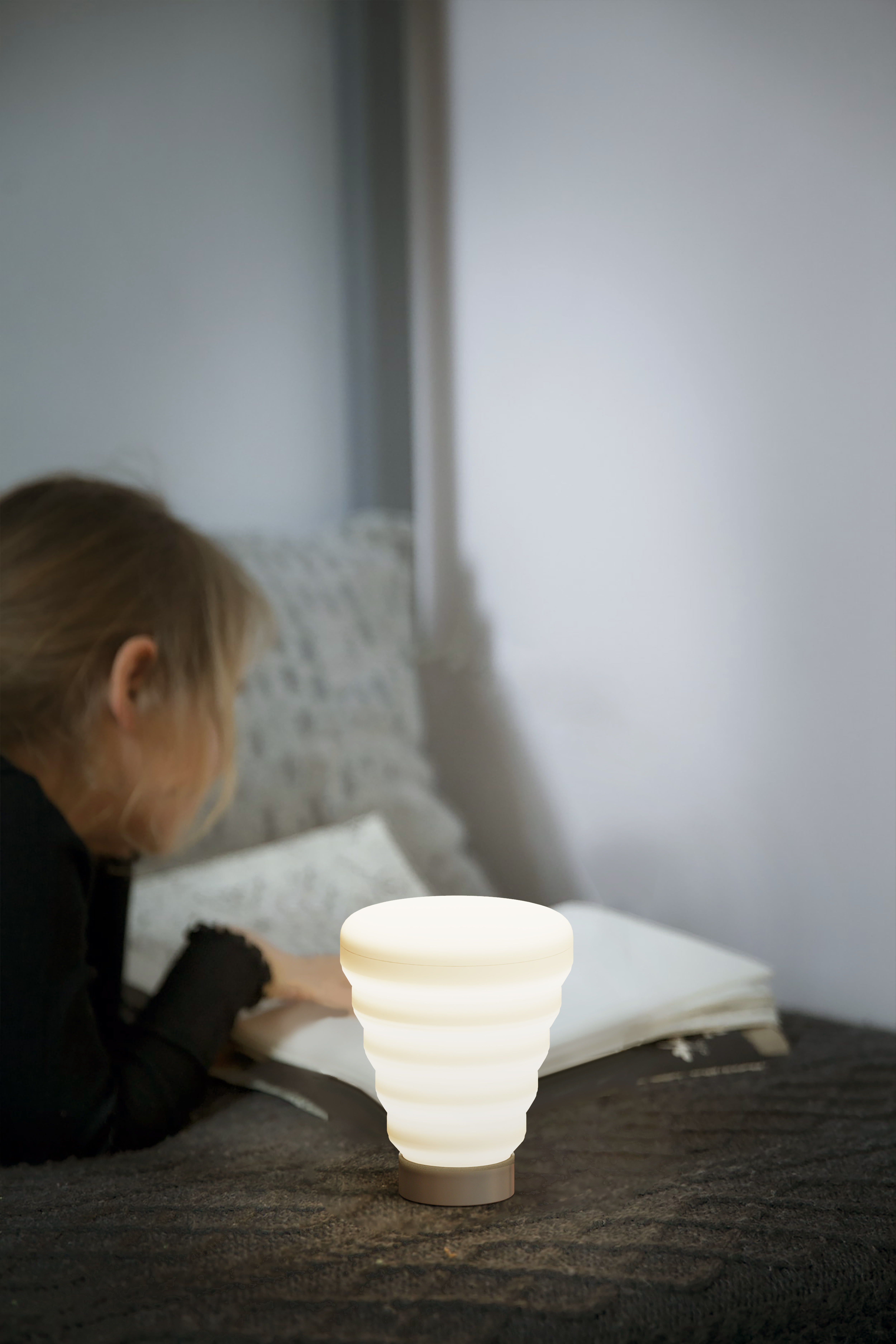 Light bulb:，Night light，originality，Design，Press，fold，read，Portable，