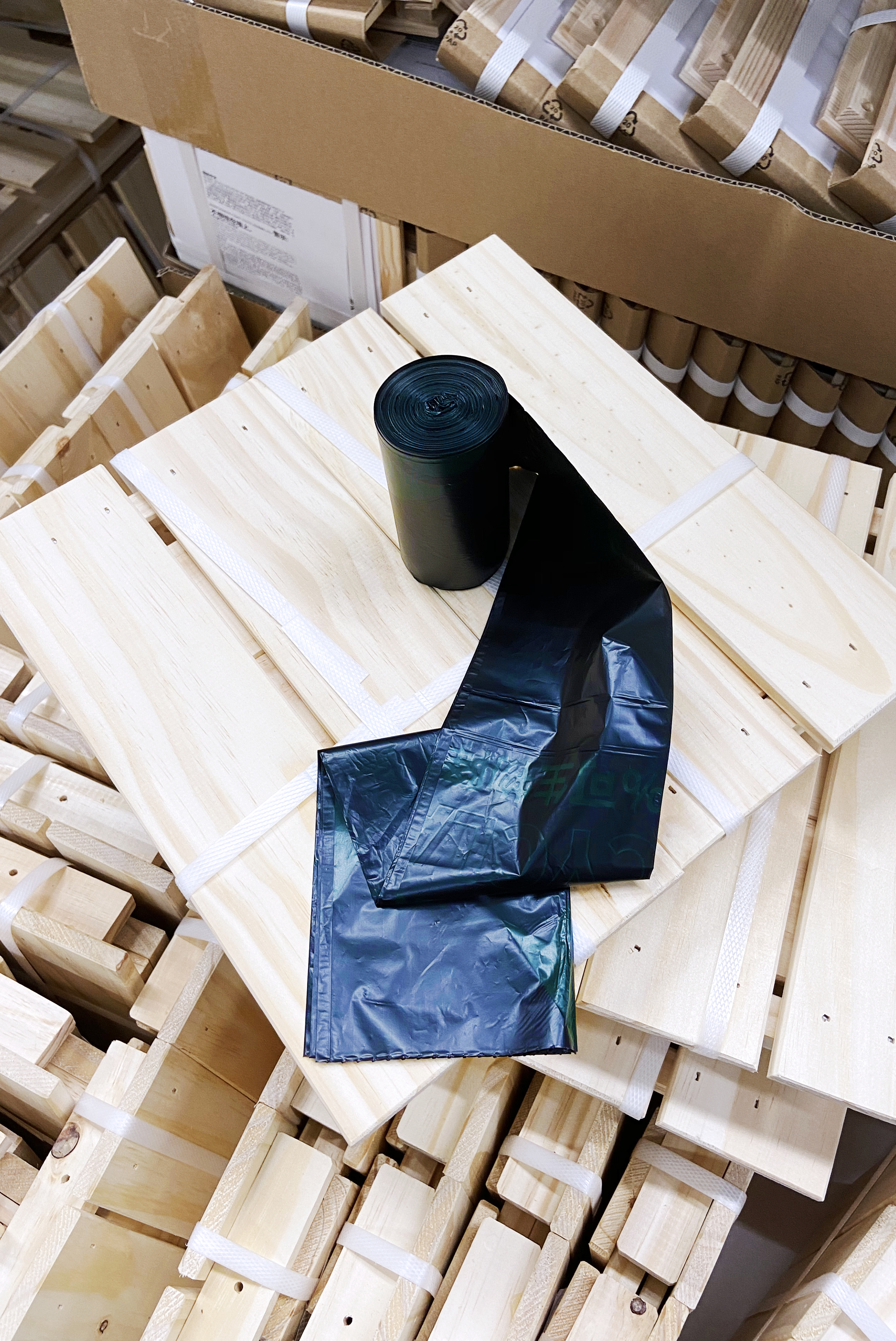 Fully degradable garbage bag，