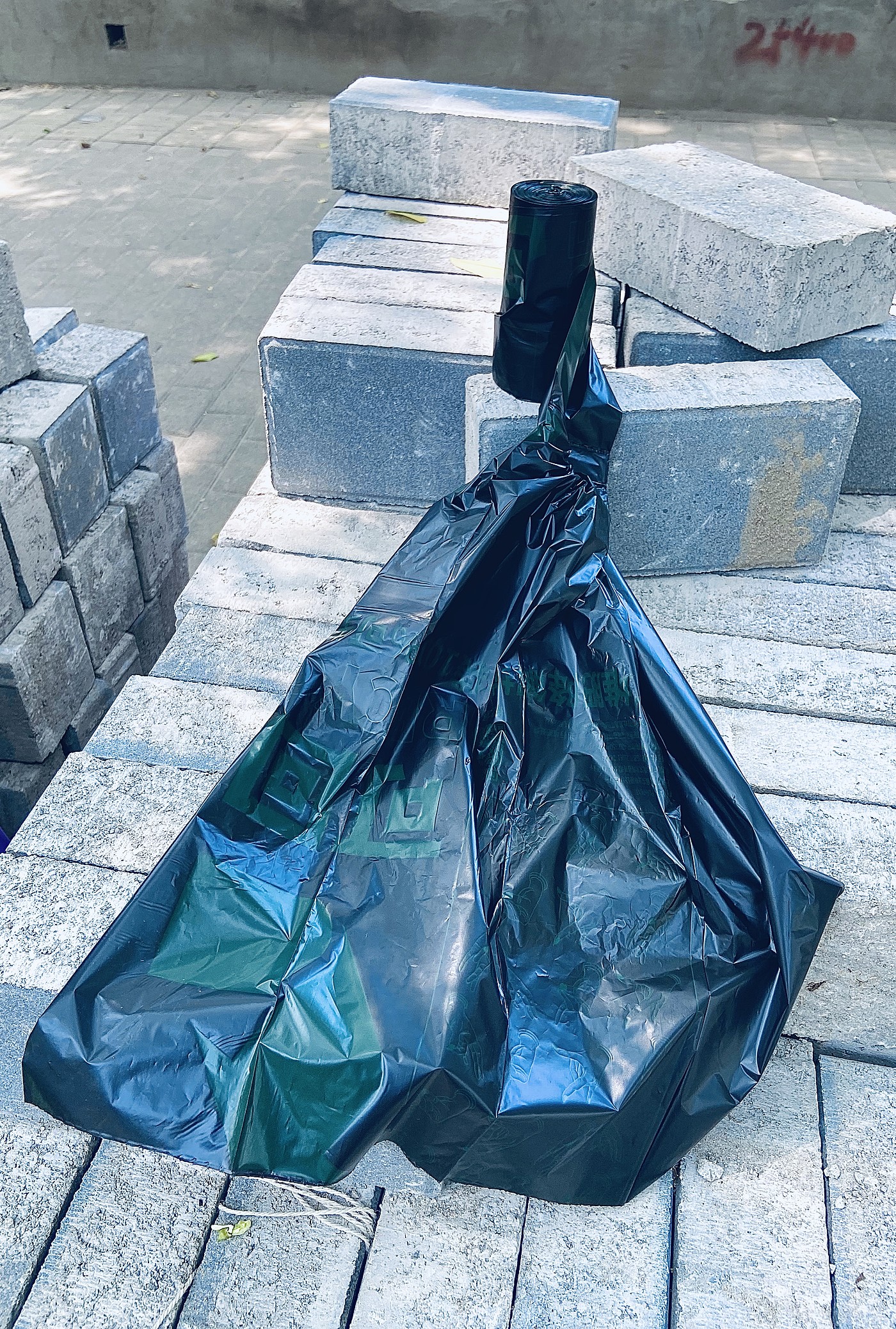 Fully degradable garbage bag，