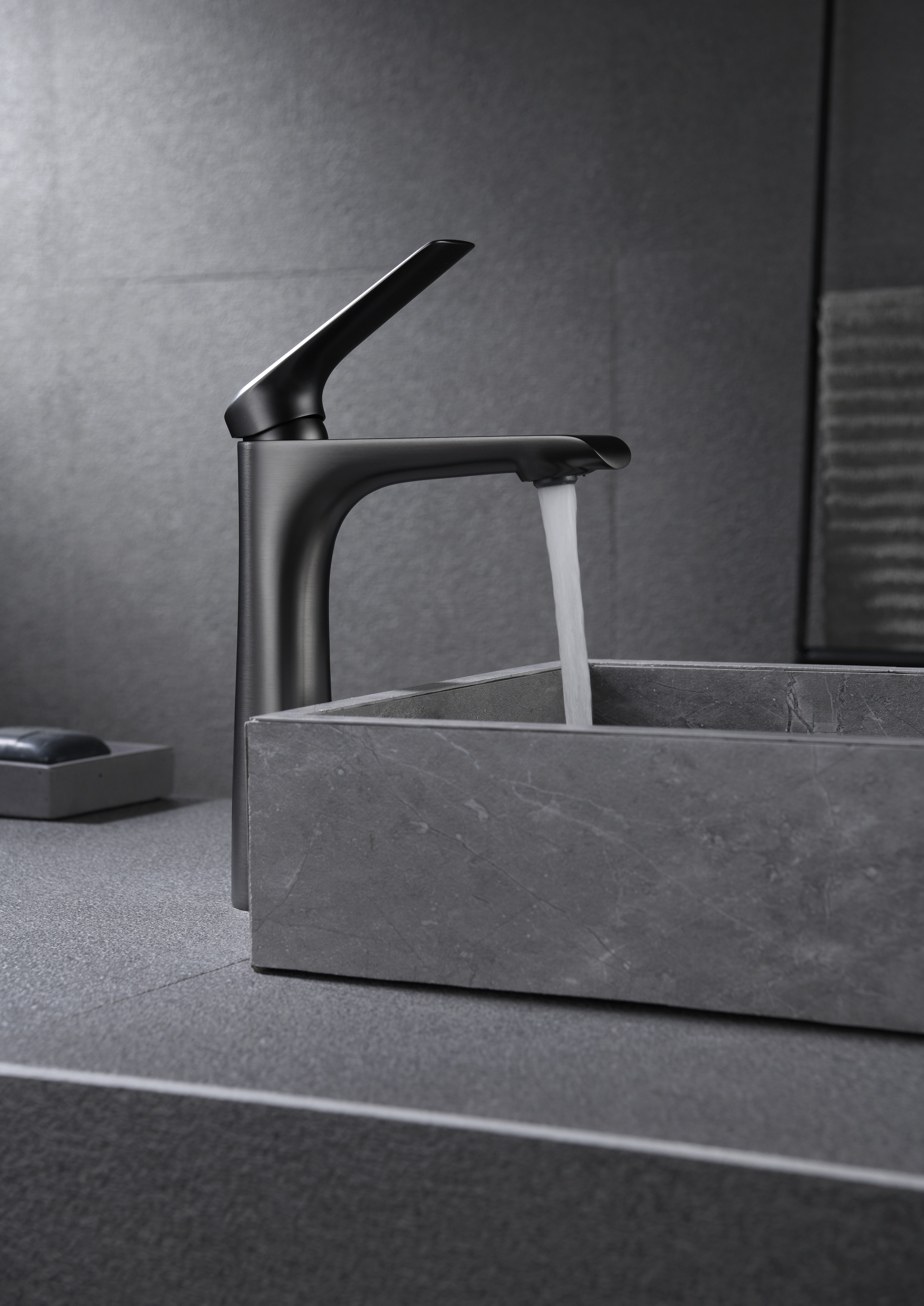 Lufthansa bathroom, drawing gun gray, looks more beautiful，