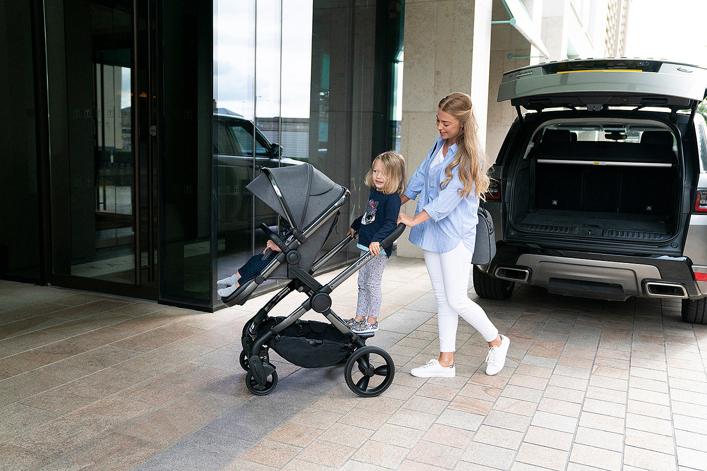 baby carriage，chair，baby，