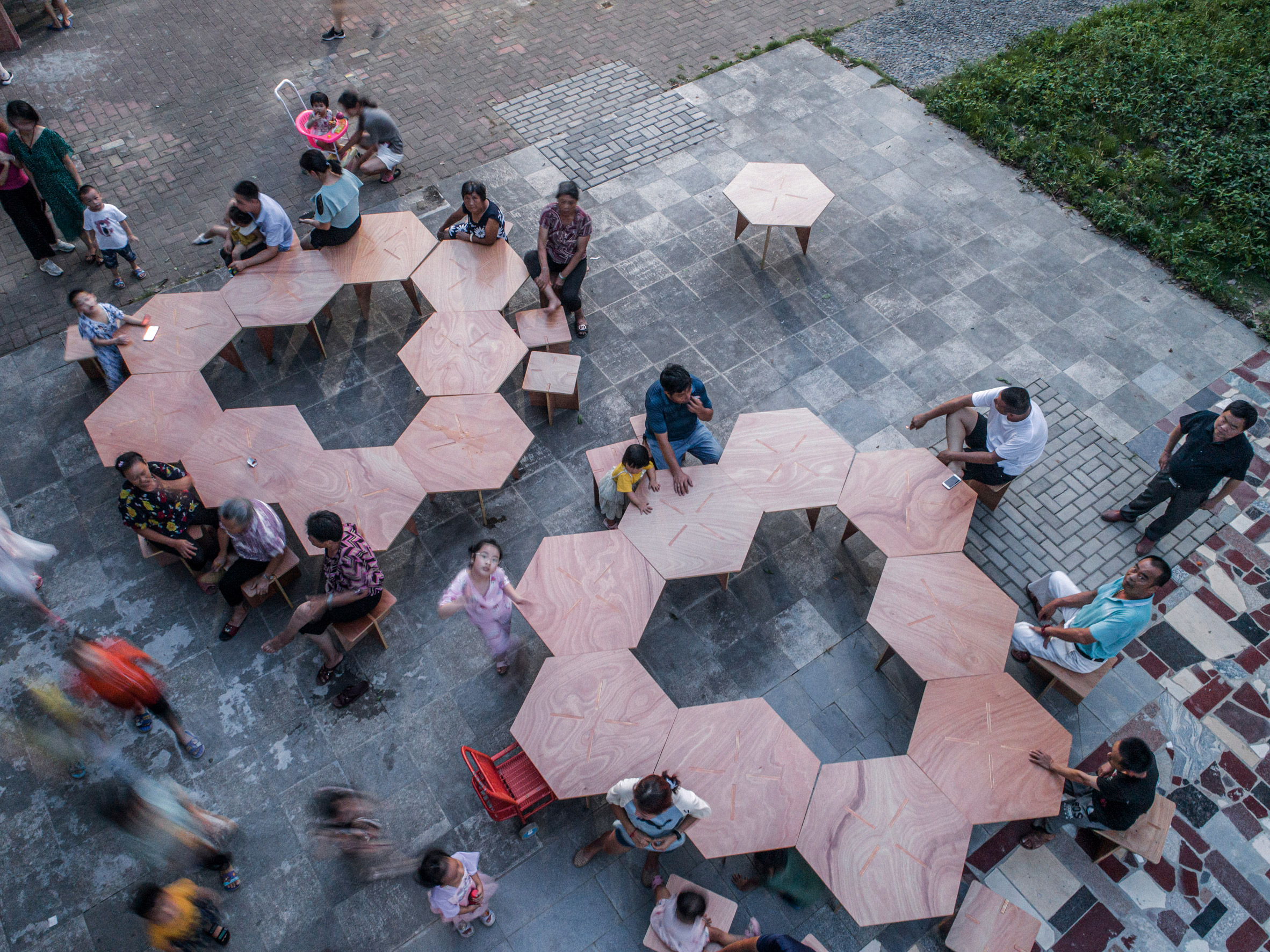 Exhibition hall，furniture，board，community，