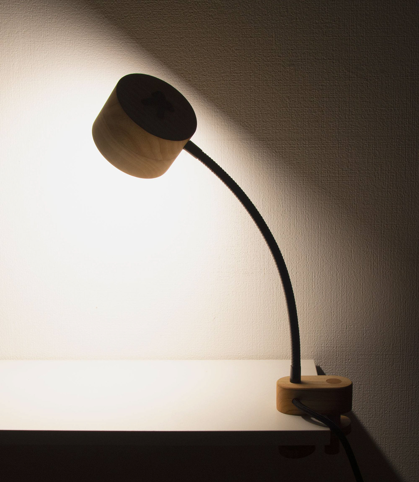 Desk lamp，Clip lamp，walnut，