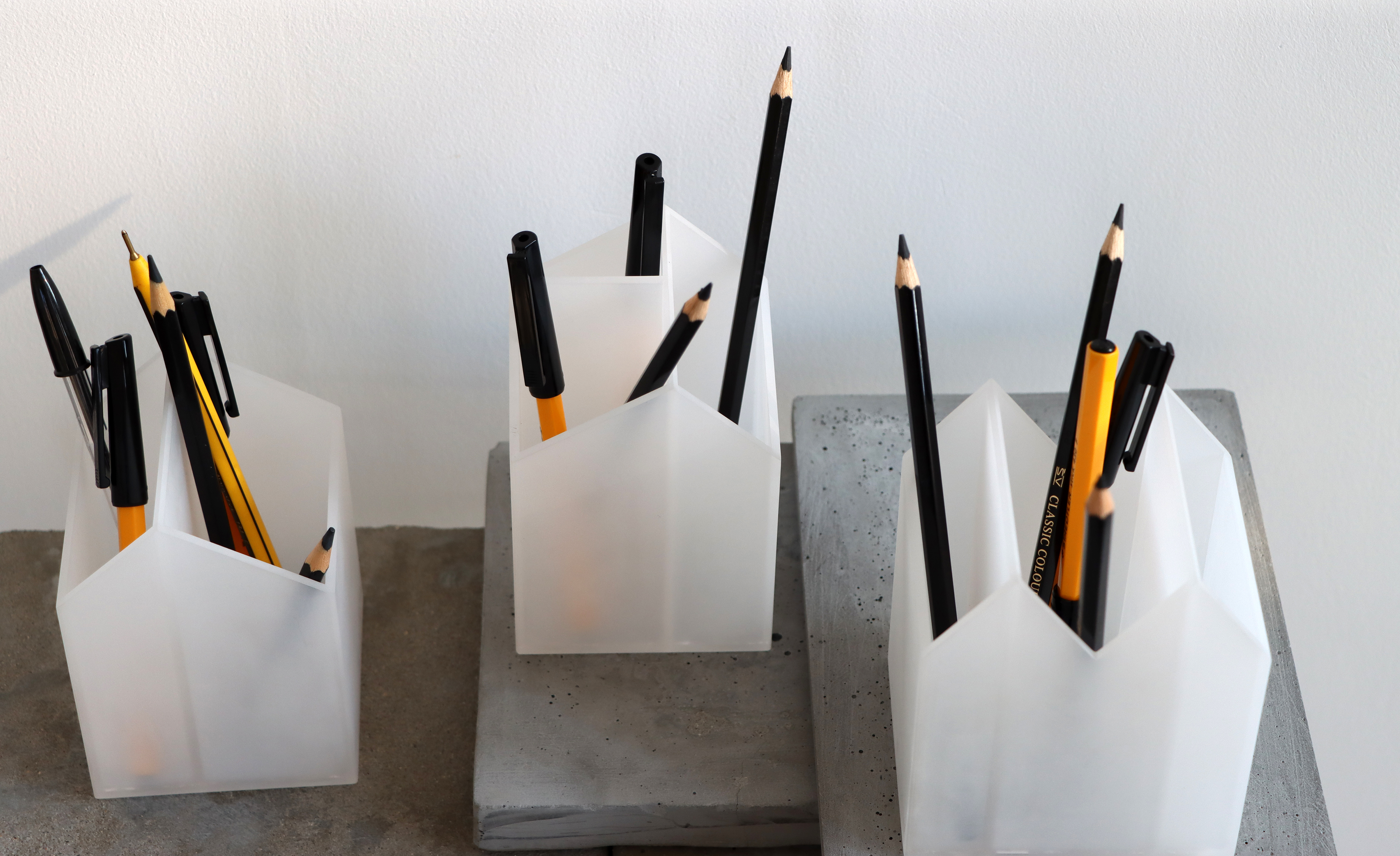 pen container，home，house，