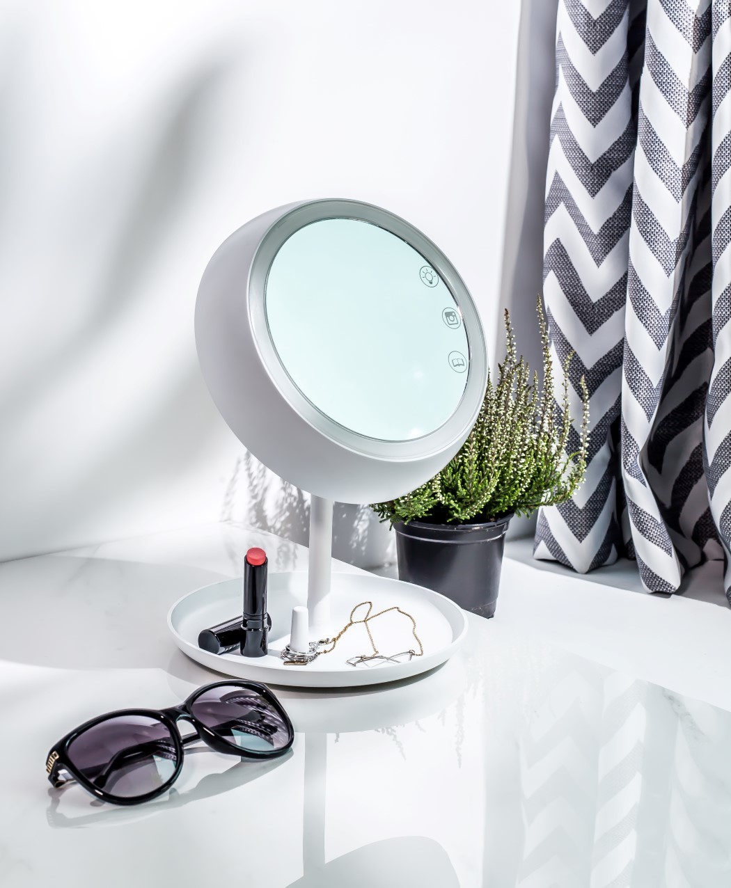 Make up，mirror，originality，Design，tool，intelligence，