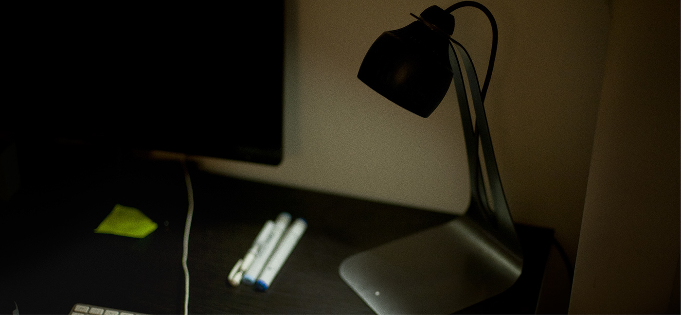 Desk lamp，simple and easy，Easy availability of materials，radiator，