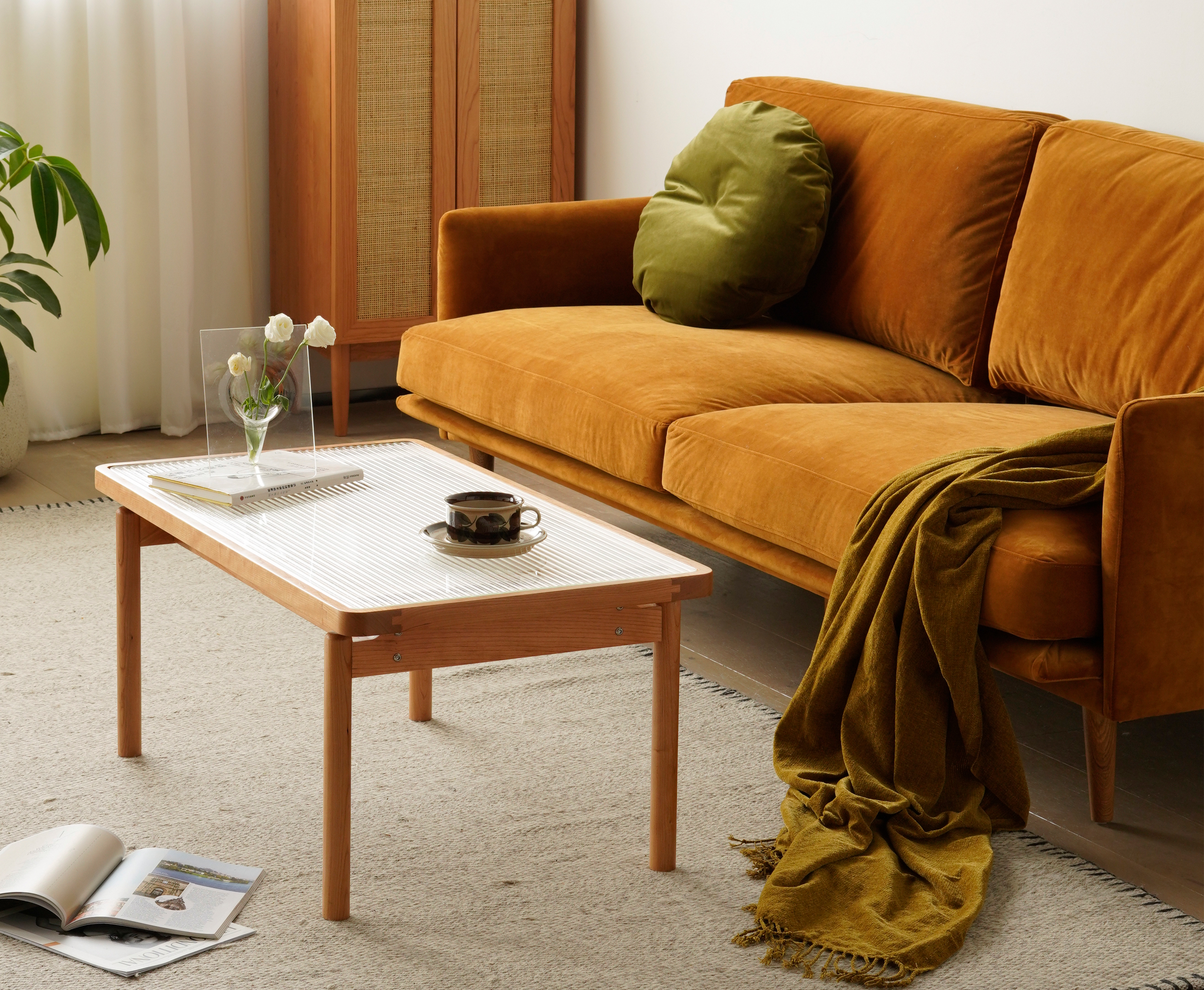 tea table，solid wood，a living room，Glass，