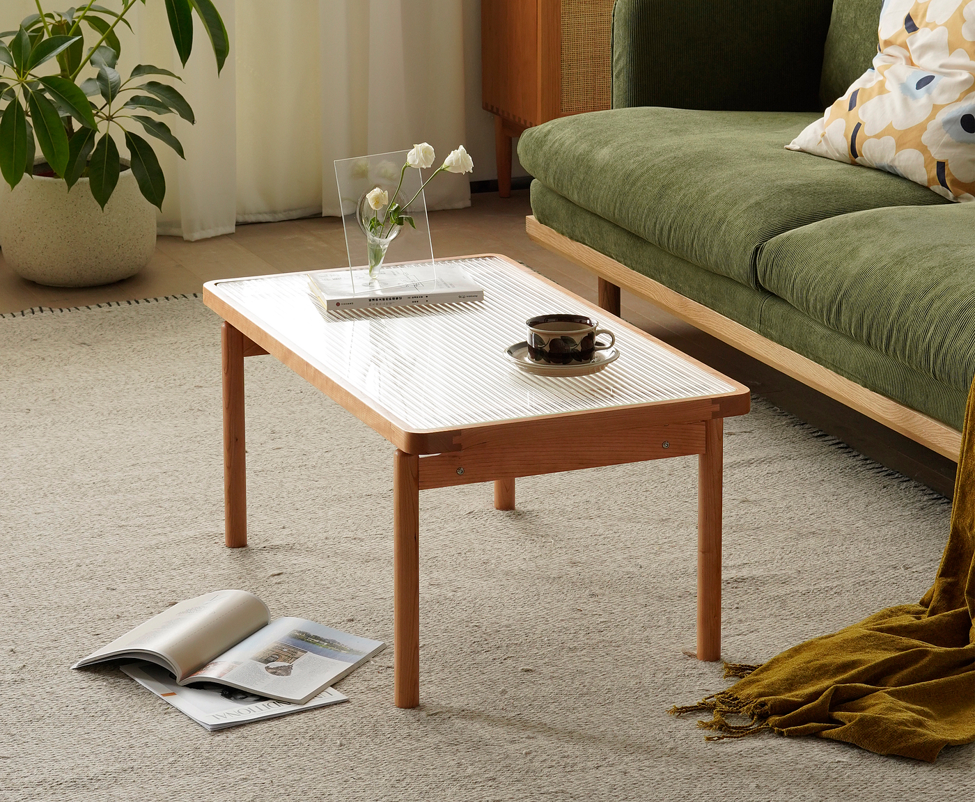 tea table，solid wood，a living room，Glass，