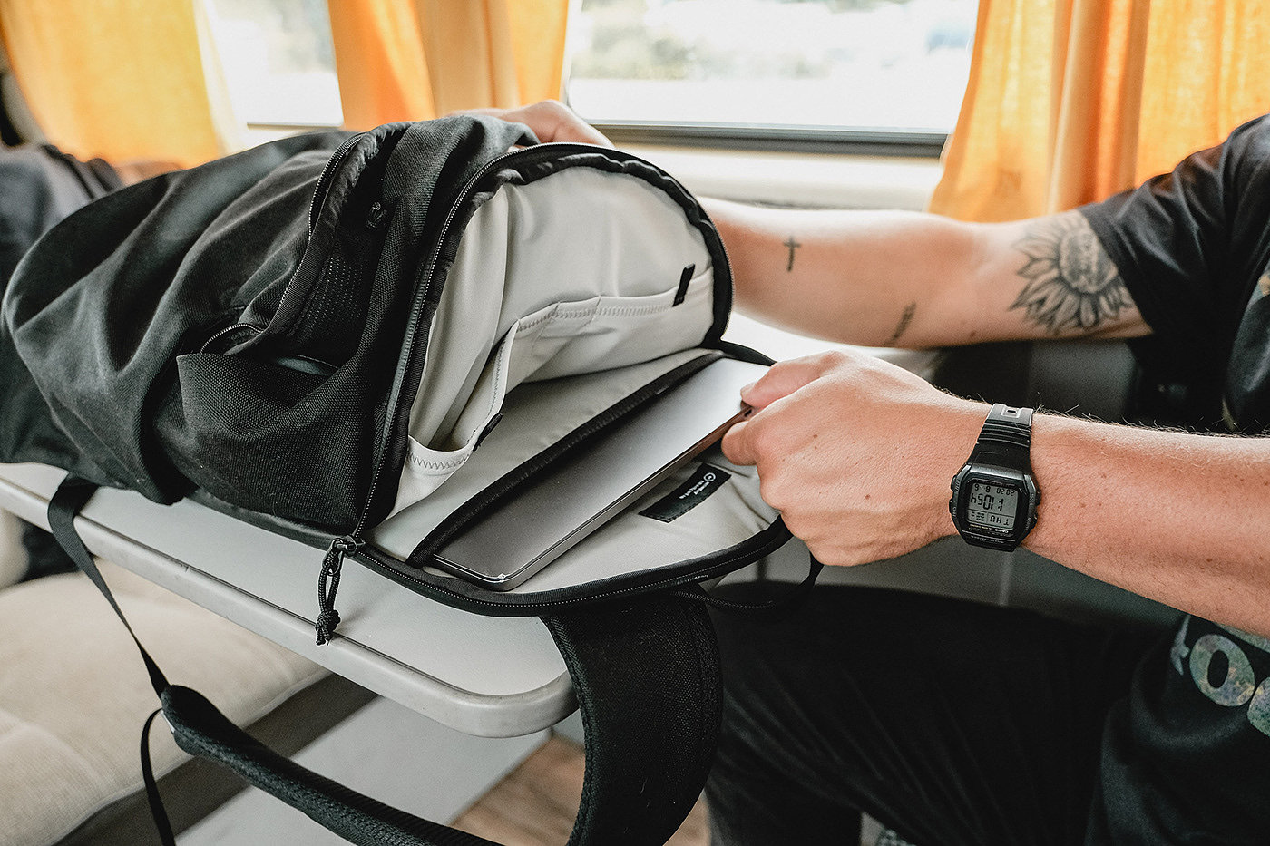 travel，knapsack，reticule，convenient，