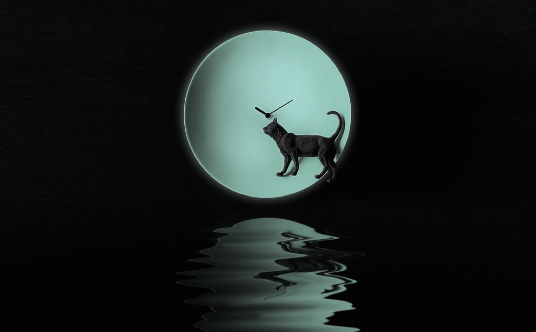 greatly enrich one's mind，moon，Clock，Design，originality，